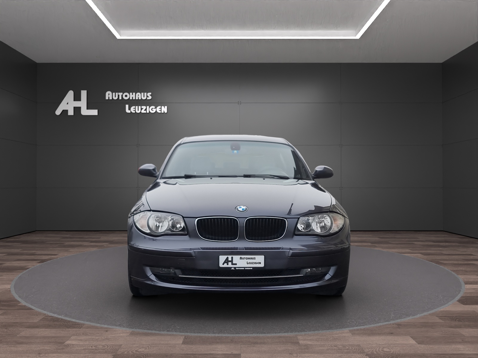 BMW 120i-image-7