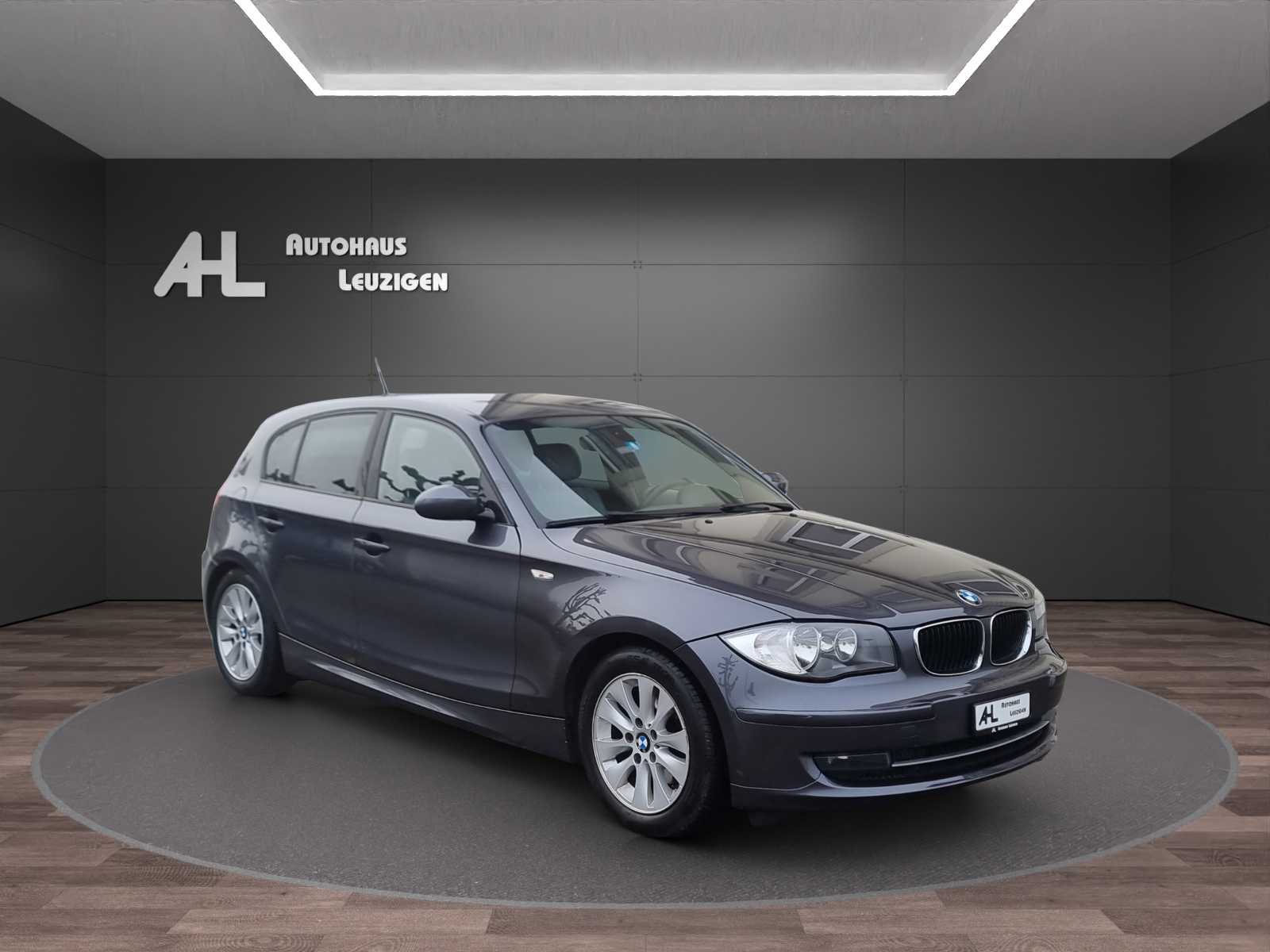 BMW 120i-image-6
