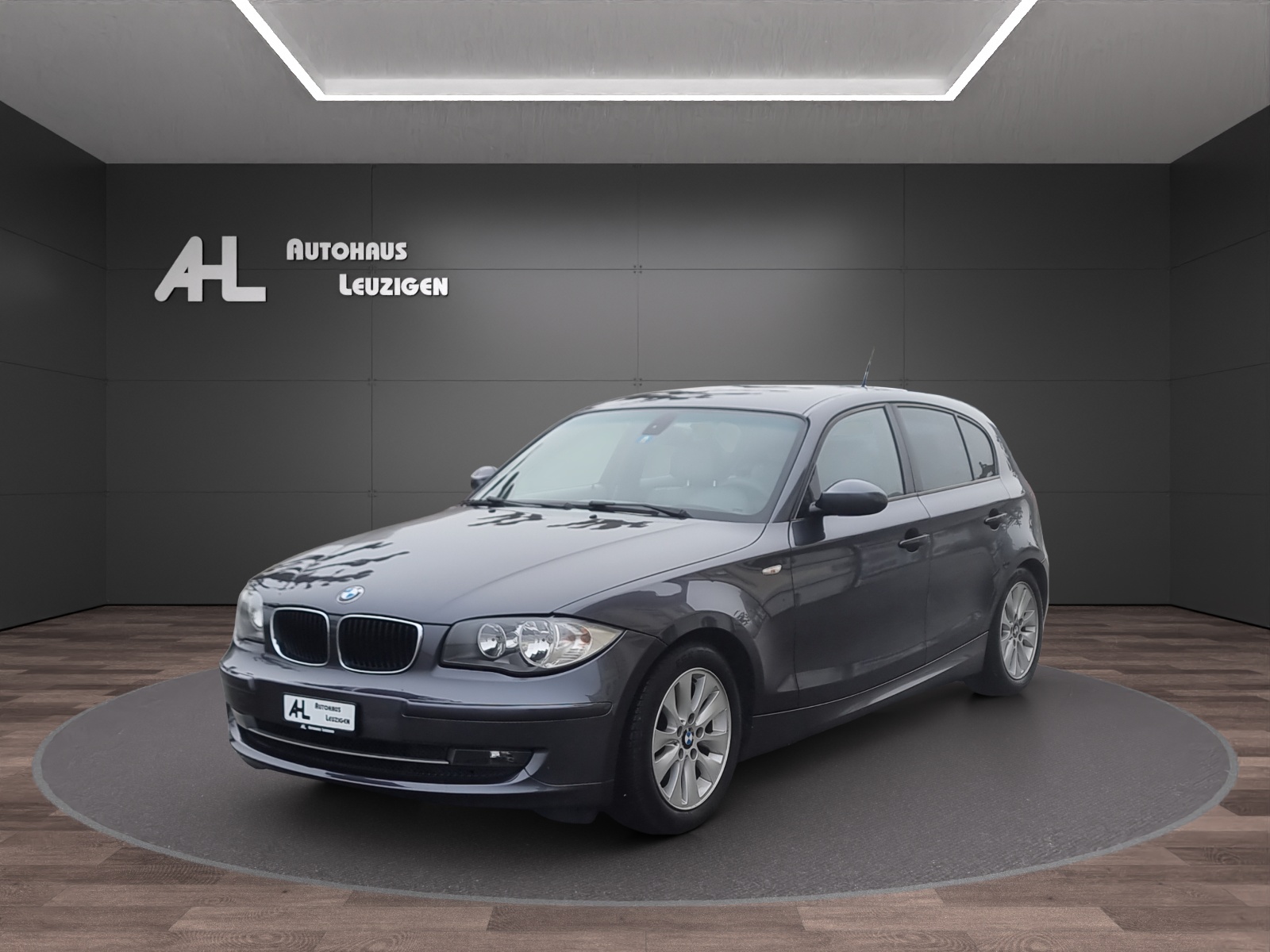 BMW 120i-image-0