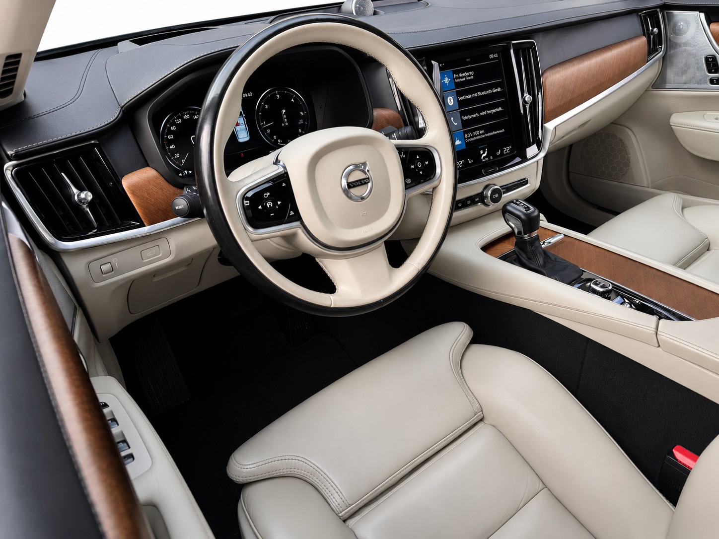 VOLVO S90 2.0 D5 Inscription AWD-image-9