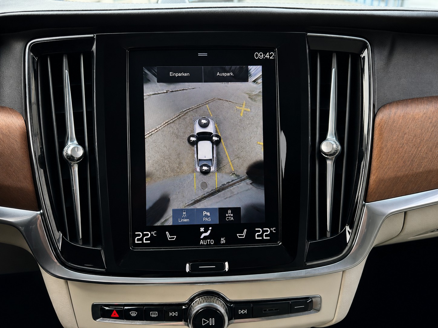 VOLVO S90 2.0 D5 Inscription AWD-image-15