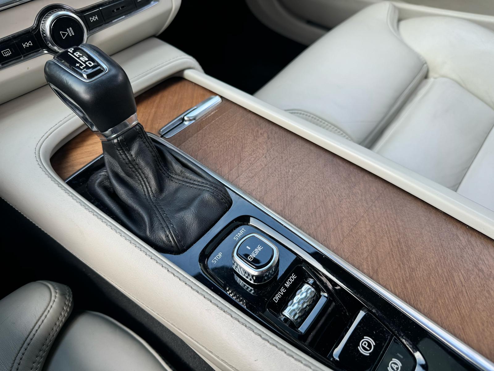 VOLVO S90 2.0 D5 Inscription AWD-image-14