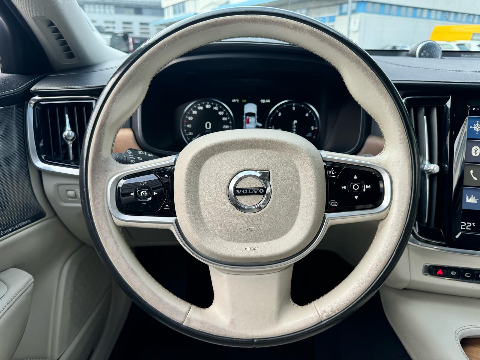 VOLVO S90 2.0 D5 Inscription AWD-image-11