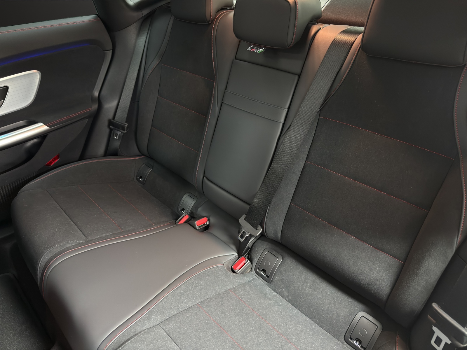 MERCEDES-BENZ CLA 220 8G-DCT 4Matic-image-14