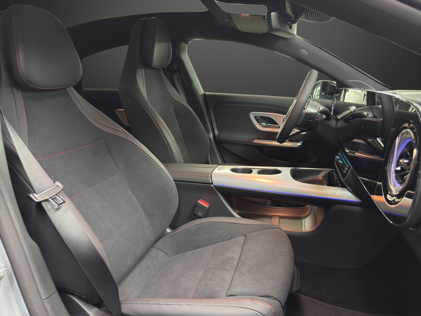 MERCEDES-BENZ CLA 220 8G-DCT 4Matic-image-11