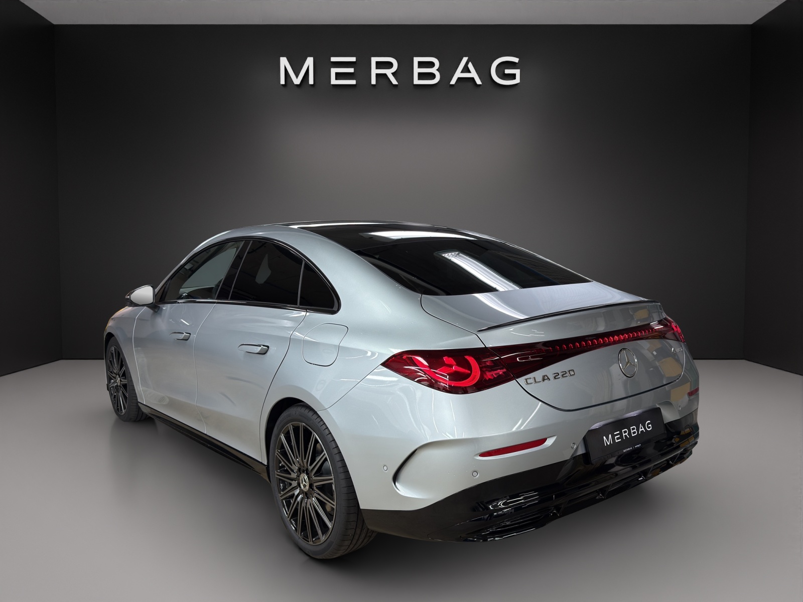 MERCEDES-BENZ CLA 220 8G-DCT 4Matic-image-2