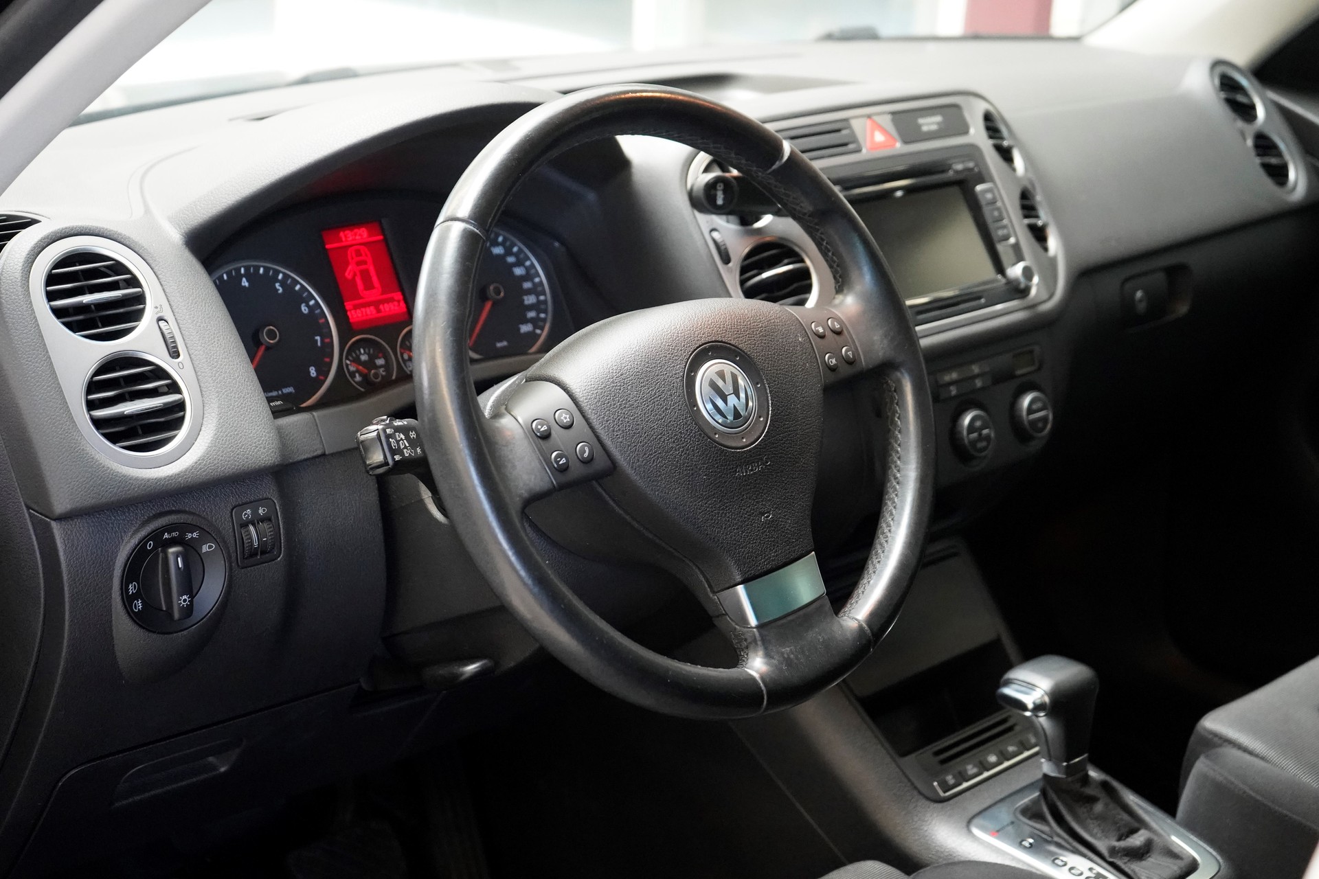 VW Tiguan 2.0 TSI Trend&Fun Tiptronic-image-9