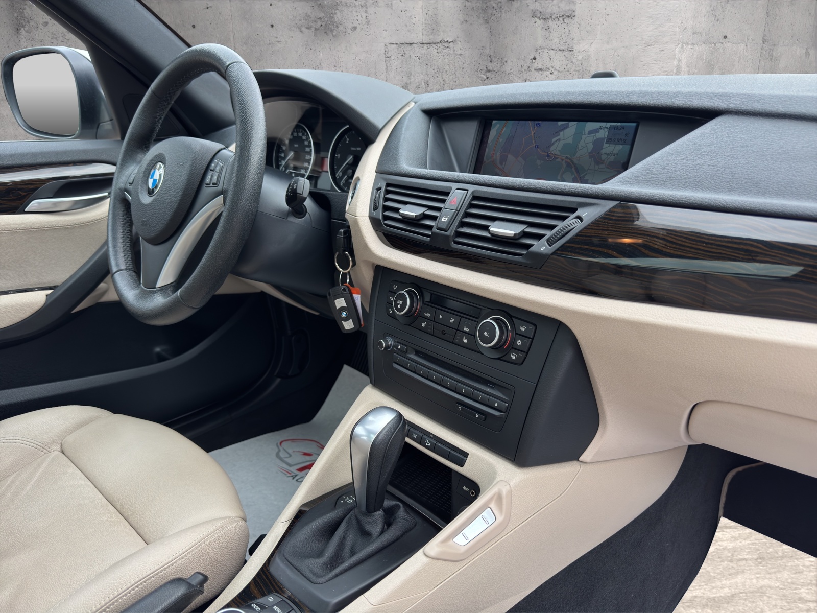 BMW X1 xDrive 20d Steptronic-image-12