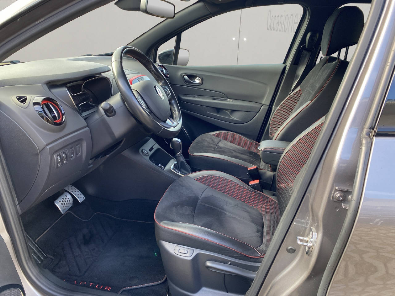 RENAULT Captur 1.3 TCe Red Edition EDC-image-6