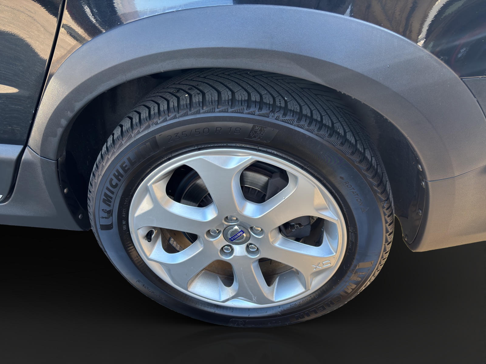 VOLVO XC70 2.4 D4 Family Ed. AWD-image-1