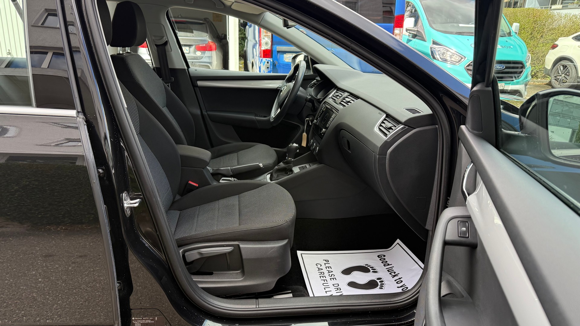 SKODA Octavia Combi 2.0 TDI Ambition 4x4 DSG-image-11