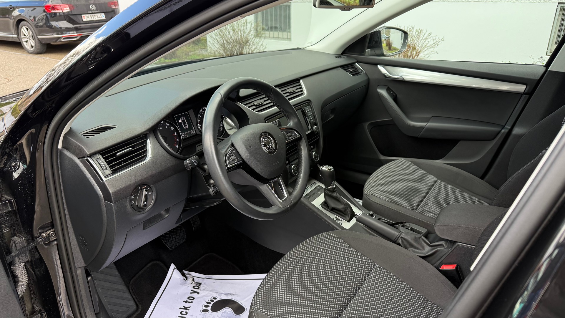 SKODA Octavia Combi 2.0 TDI Ambition 4x4 DSG-image-9