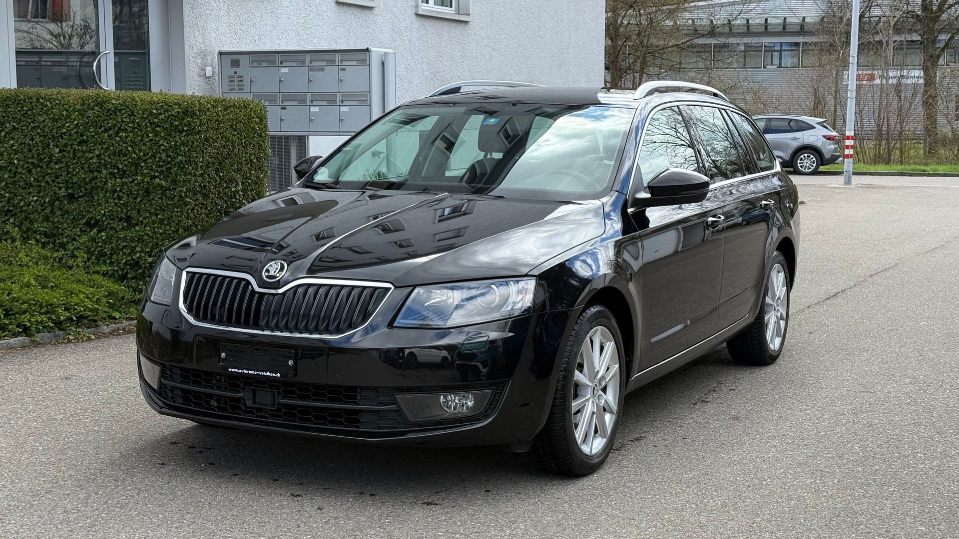 SKODA Octavia Combi 2.0 TDI Ambition 4x4 DSG-image-1