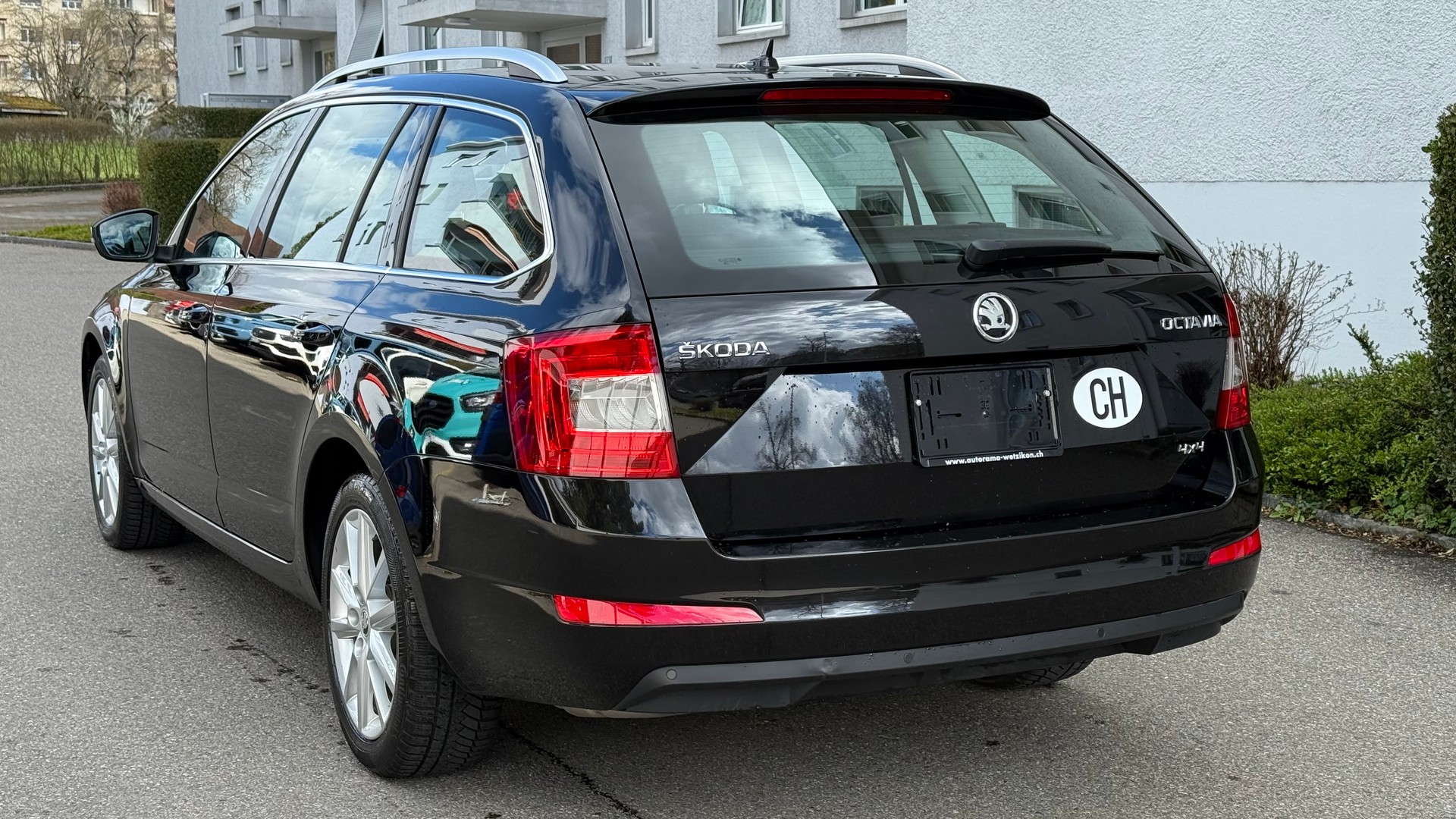 SKODA Octavia Combi 2.0 TDI Ambition 4x4 DSG-image-6