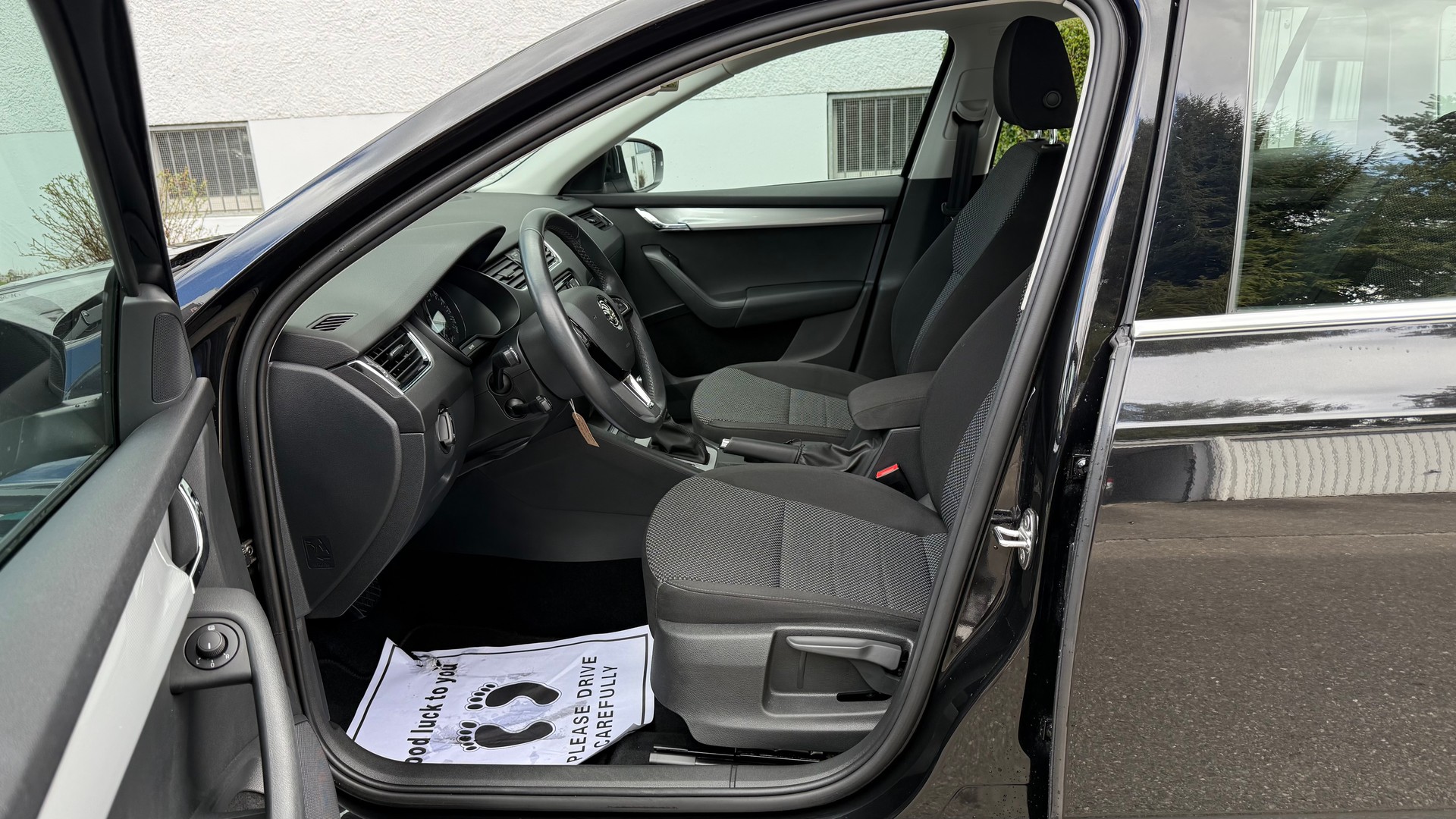 SKODA Octavia Combi 2.0 TDI Ambition 4x4 DSG-image-7