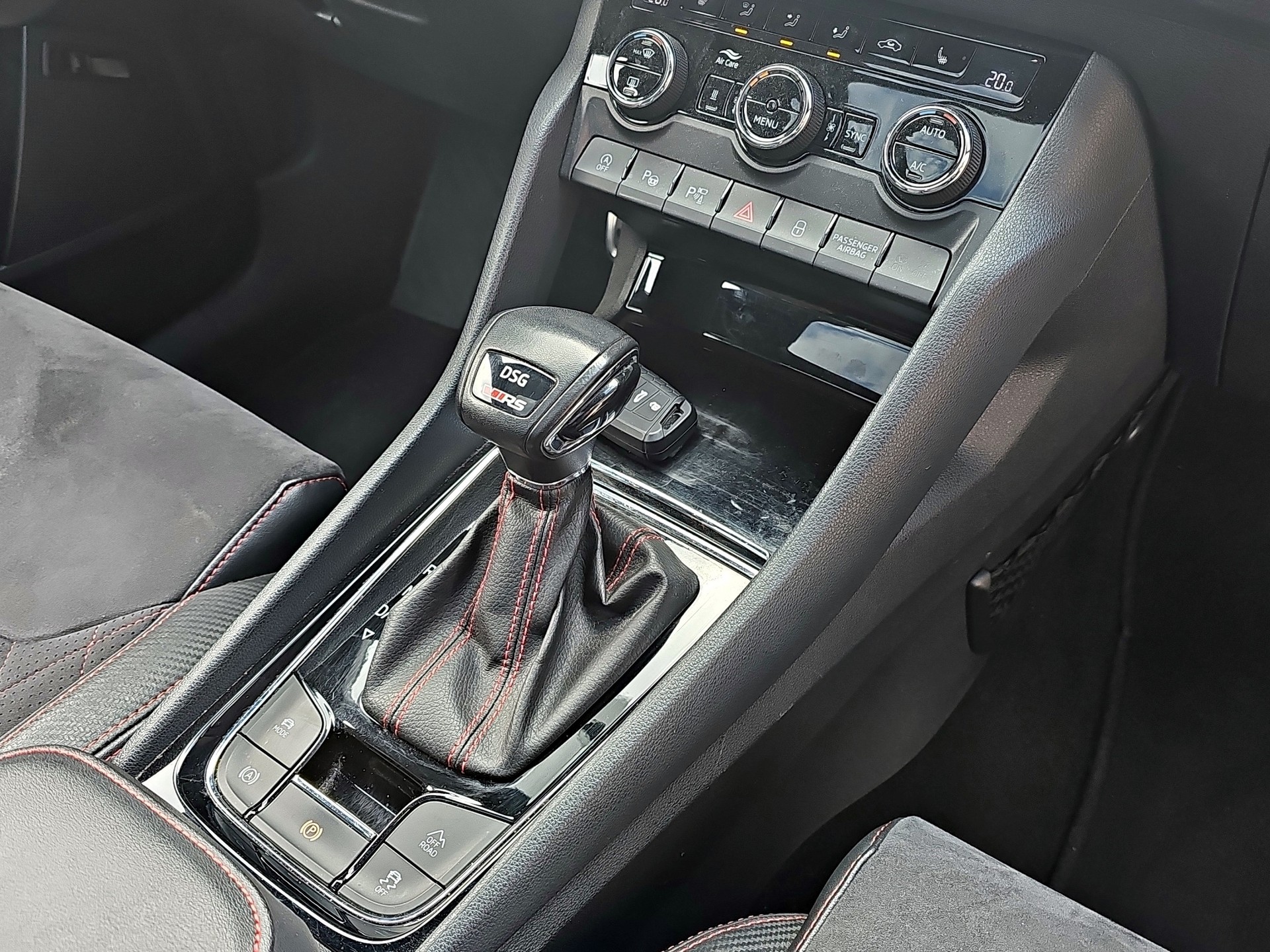 SKODA Kodiaq 2.0 Bi-TDI SCR RS 4x4 DSG-image-24