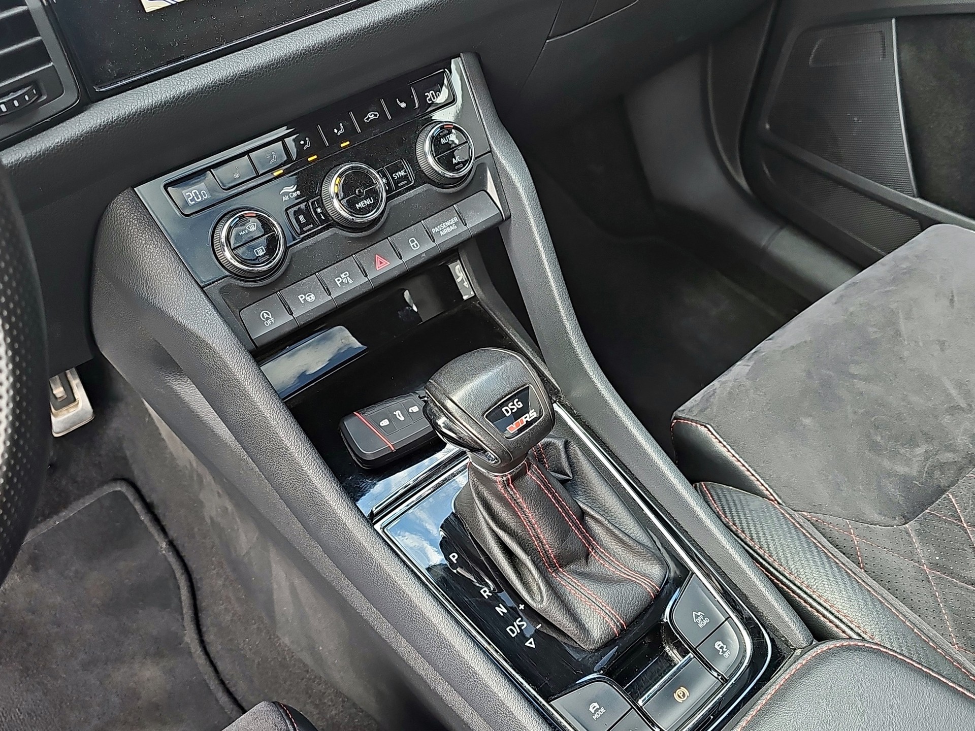 SKODA Kodiaq 2.0 Bi-TDI SCR RS 4x4 DSG-image-21