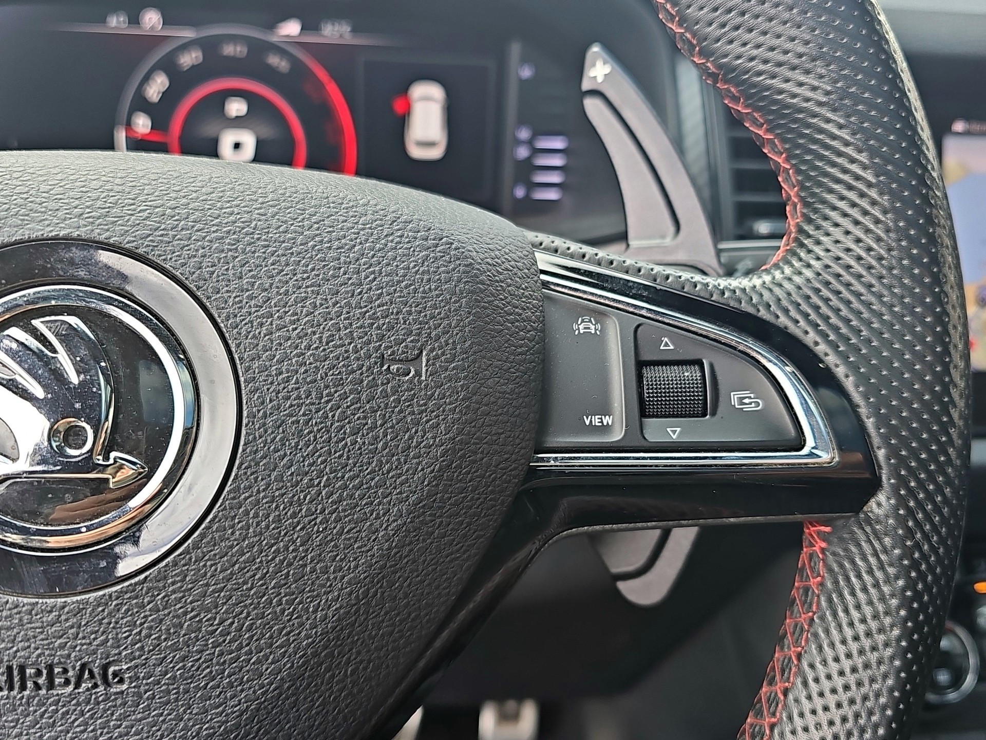 SKODA Kodiaq 2.0 Bi-TDI SCR RS 4x4 DSG-image-17