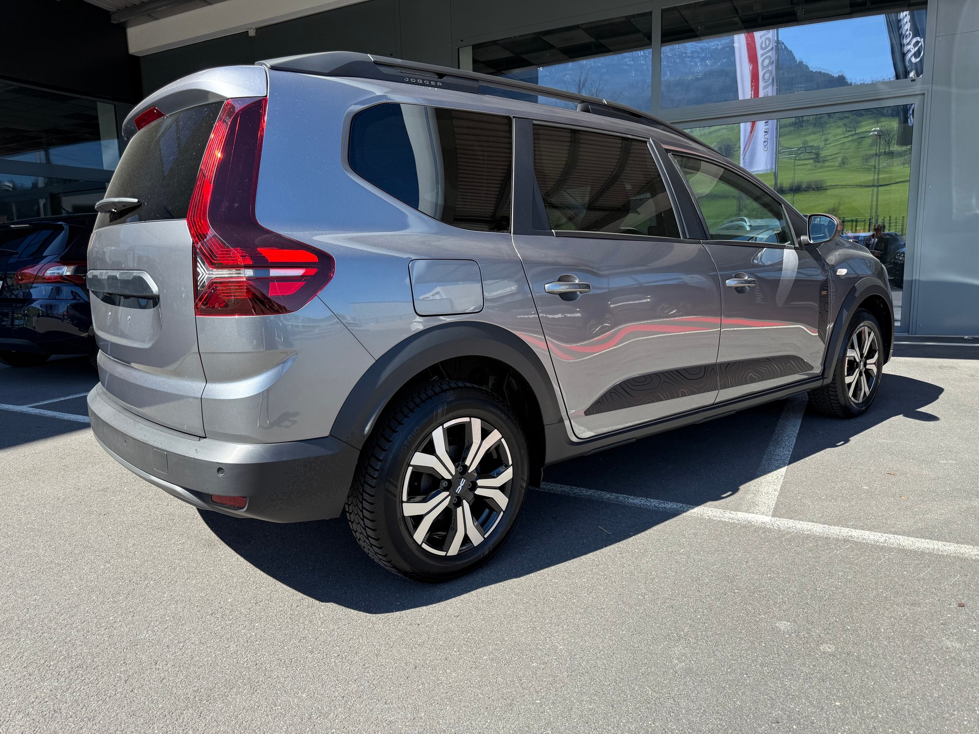 DACIA Jogger HEV 140 Extreme-image-2