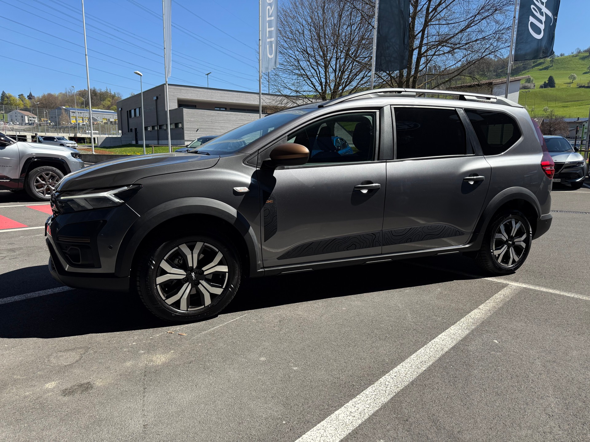 DACIA Jogger HEV 140 Extreme-image-5