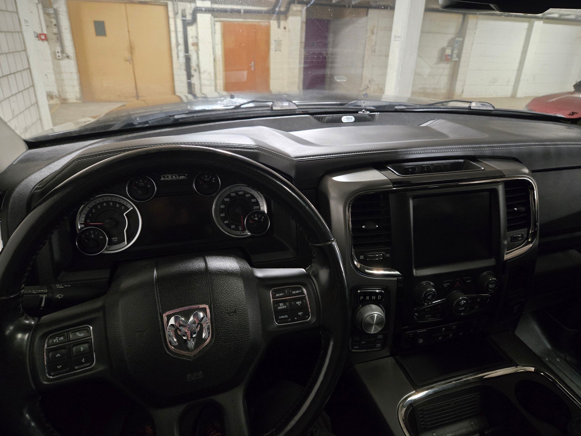 DODGE 1500 Crew Cab-image-1
