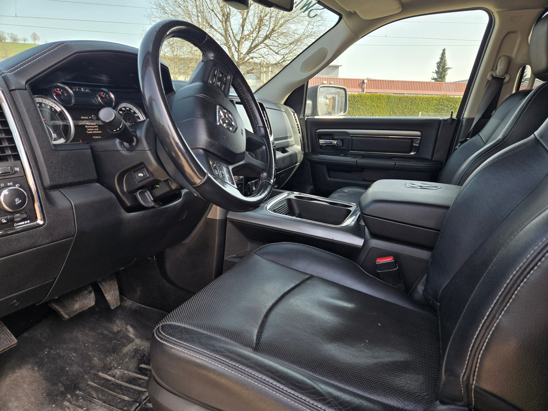 DODGE 1500 Crew Cab-image-2