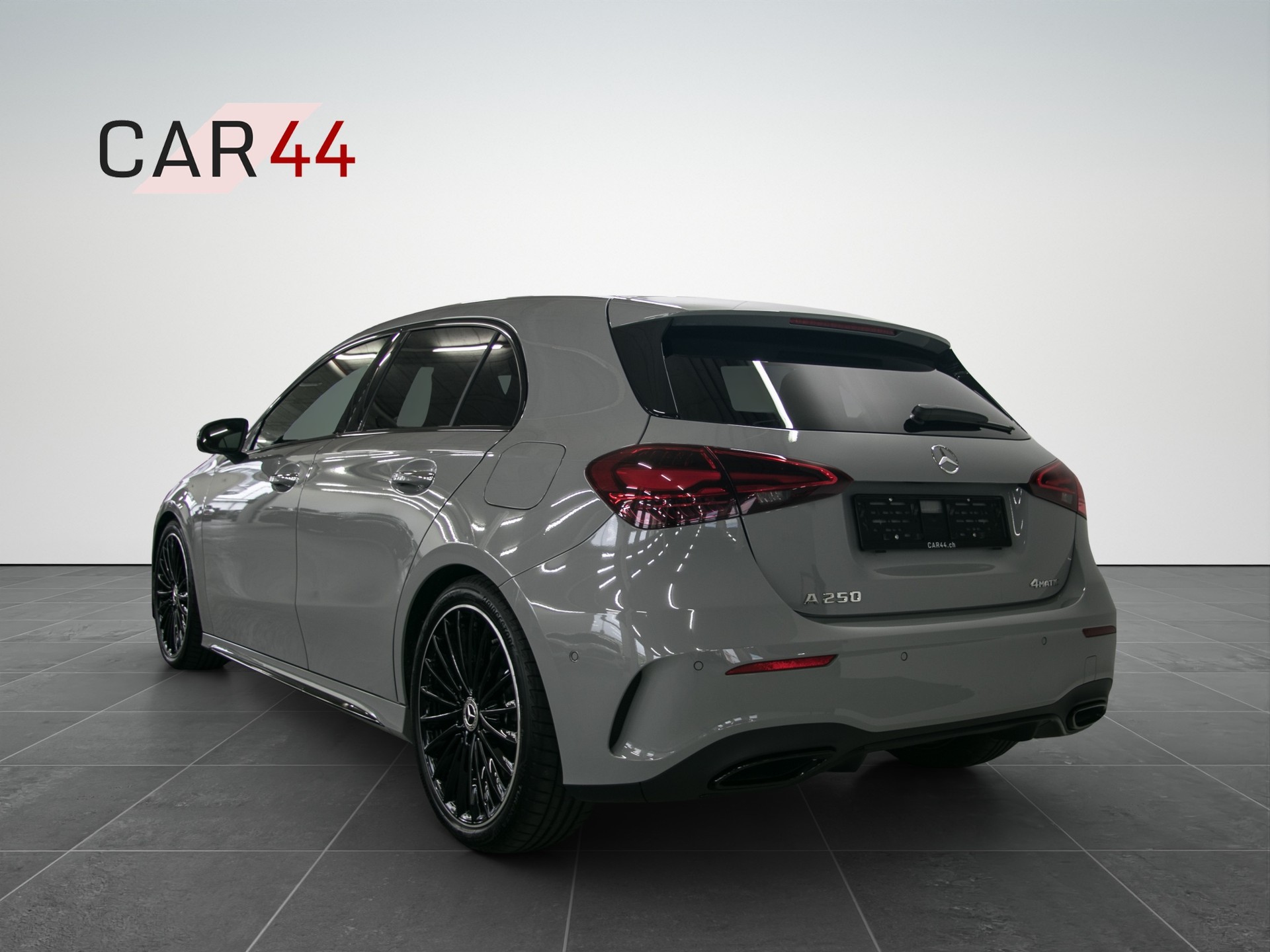 MERCEDES-BENZ A 250 4Matic AMG-Line 8G-DCT-showroom-element-2
