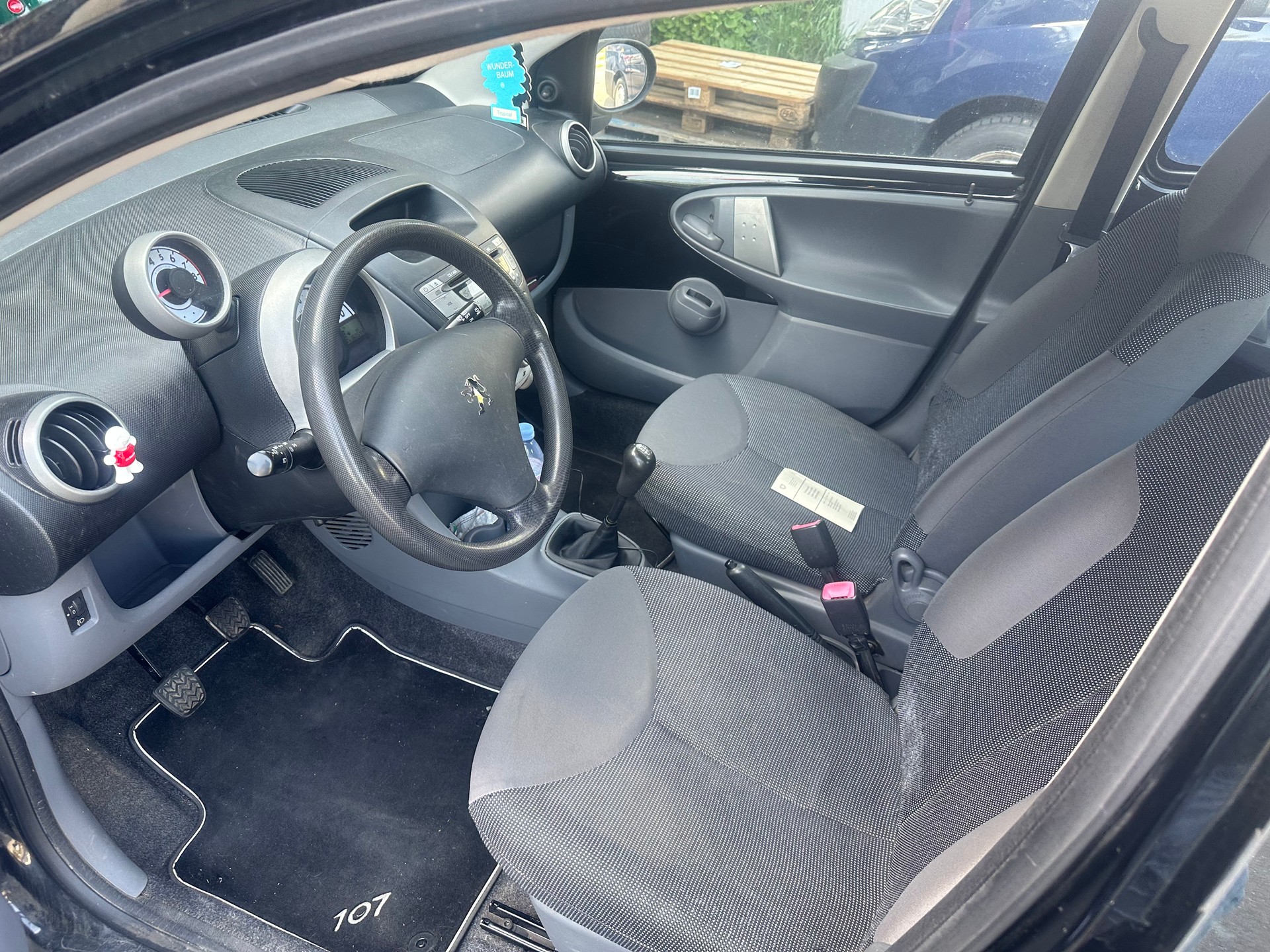 PEUGEOT 107 1.0 Trendy-image-3