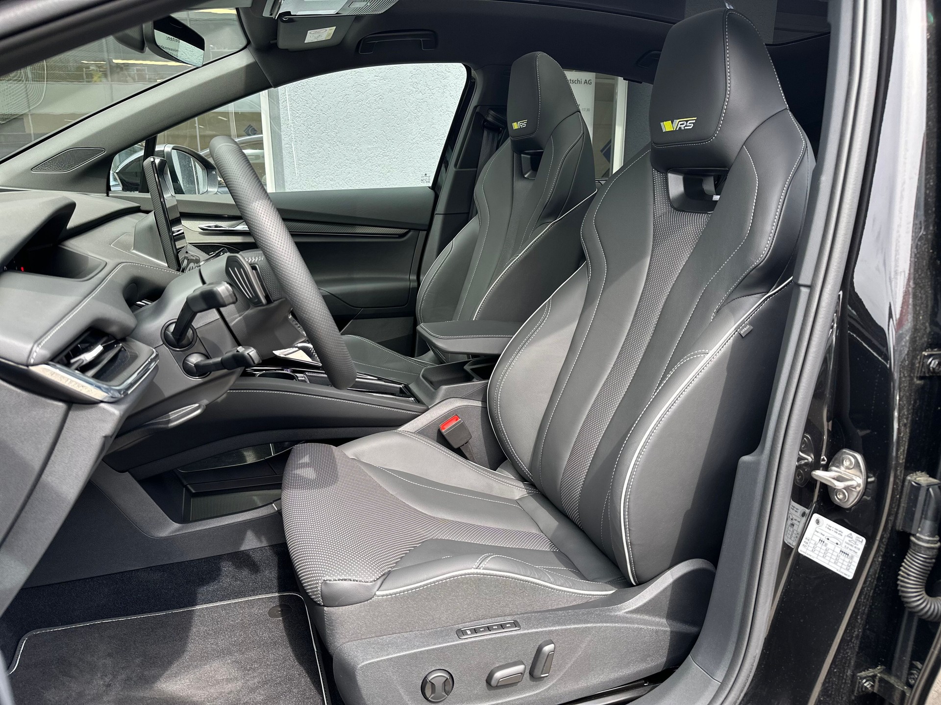 SKODA Enyaq Coupé RS iV 80 4x4-image-4