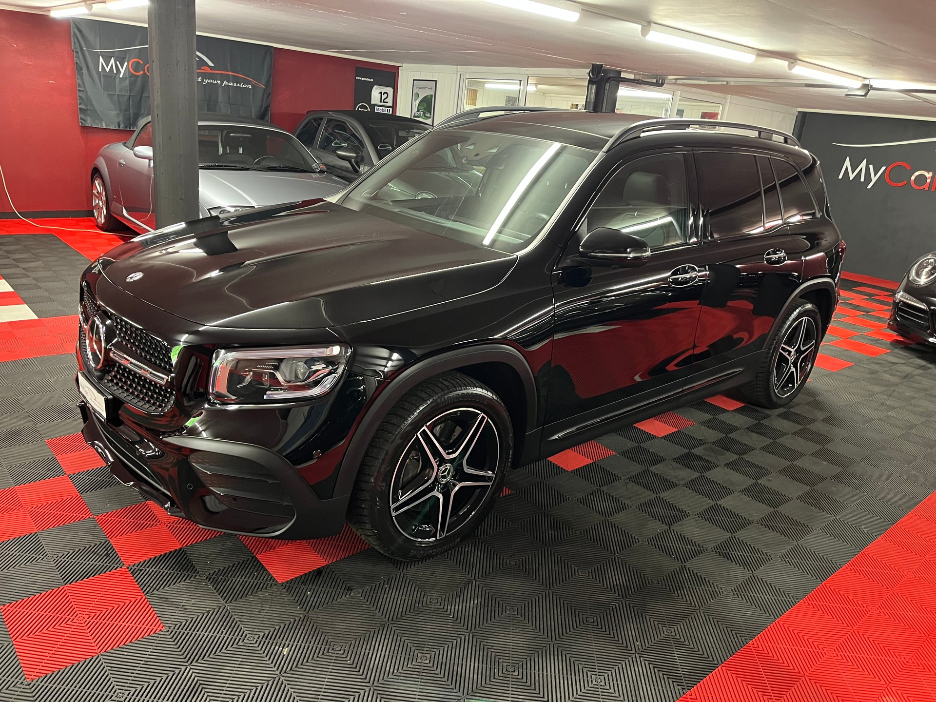 MERCEDES-BENZ GLB 250 4Matic AMG Line 8G-Tronic-image-10