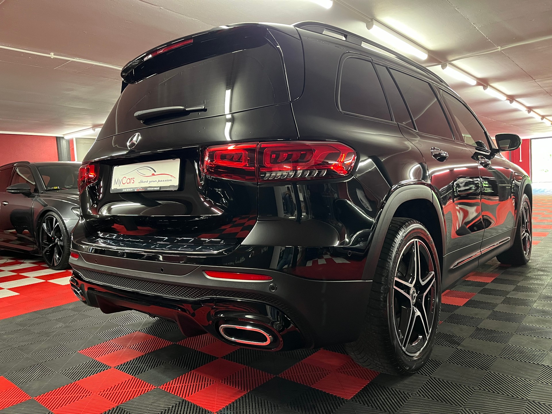 MERCEDES-BENZ GLB 250 4Matic AMG Line 8G-Tronic-image-6
