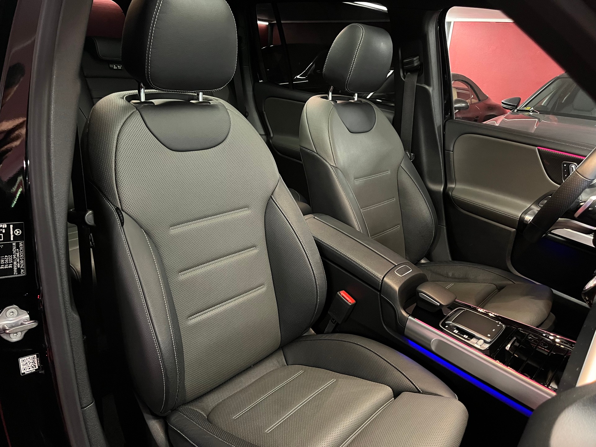 MERCEDES-BENZ GLB 250 4Matic AMG Line 8G-Tronic-image-15