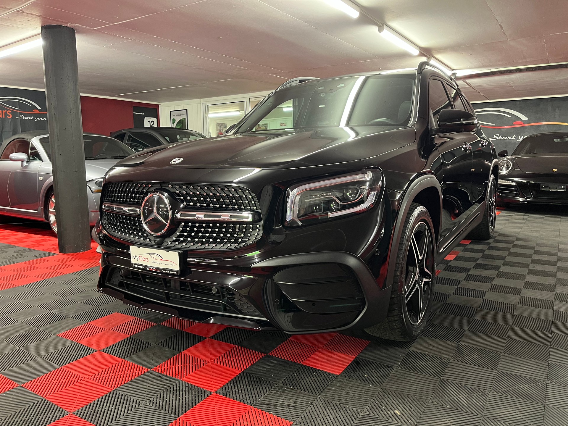 MERCEDES-BENZ GLB 250 4Matic AMG Line 8G-Tronic-image-2