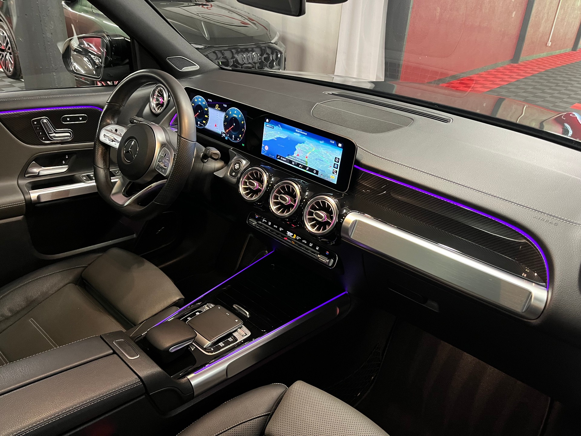 MERCEDES-BENZ GLB 250 4Matic AMG Line 8G-Tronic-image-13
