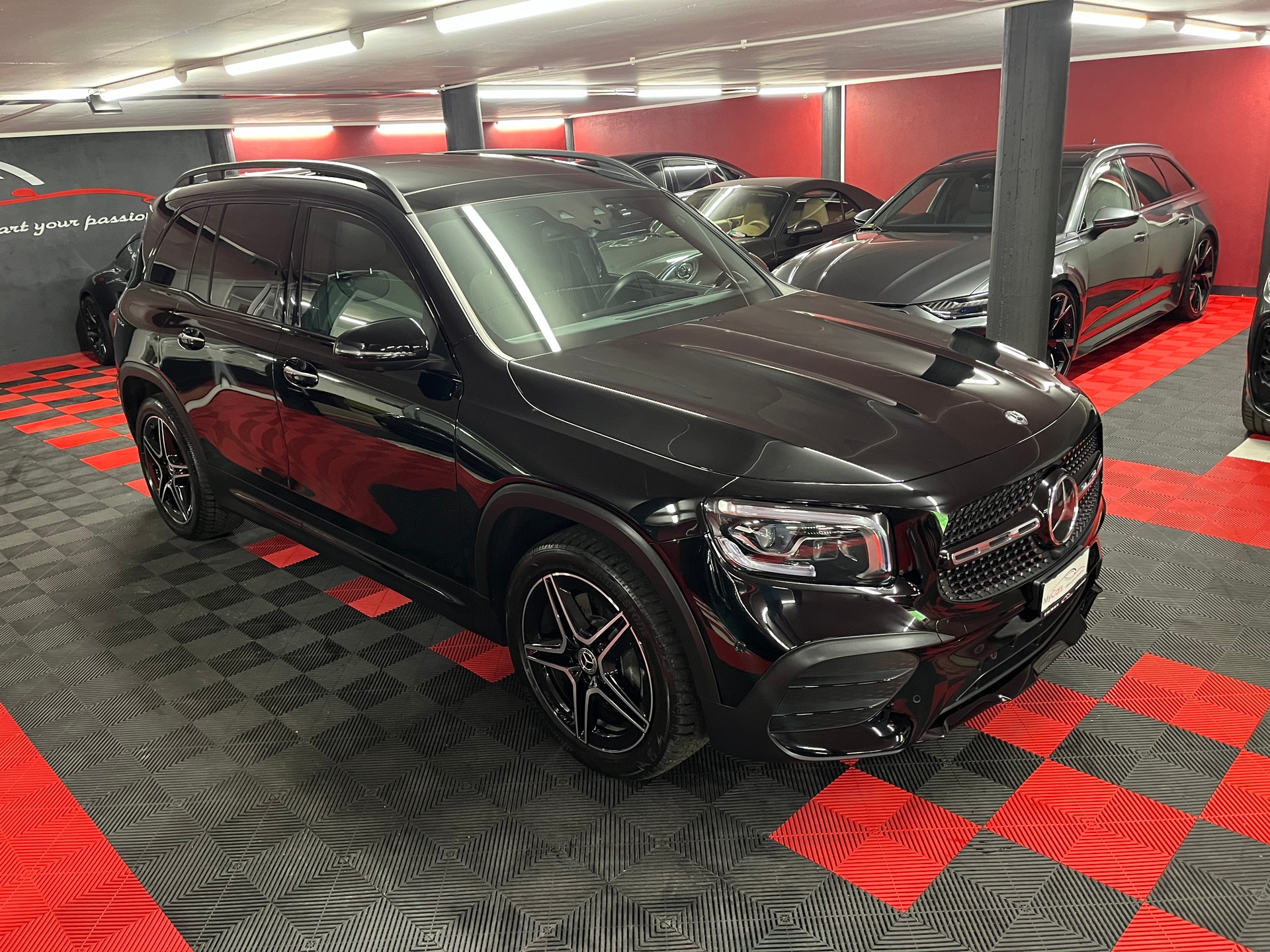MERCEDES-BENZ GLB 250 4Matic AMG Line 8G-Tronic-image-4