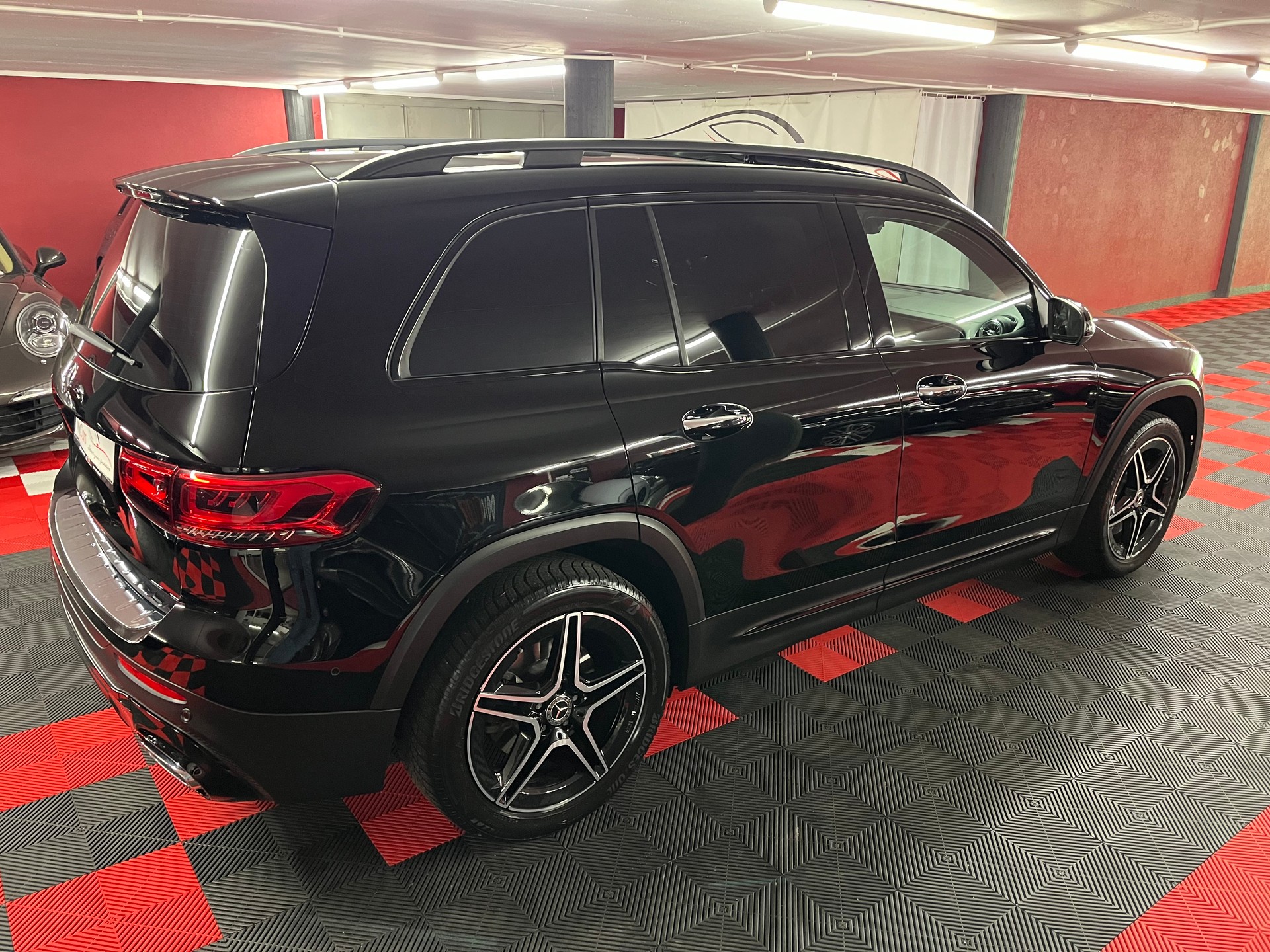 MERCEDES-BENZ GLB 250 4Matic AMG Line 8G-Tronic-image-5