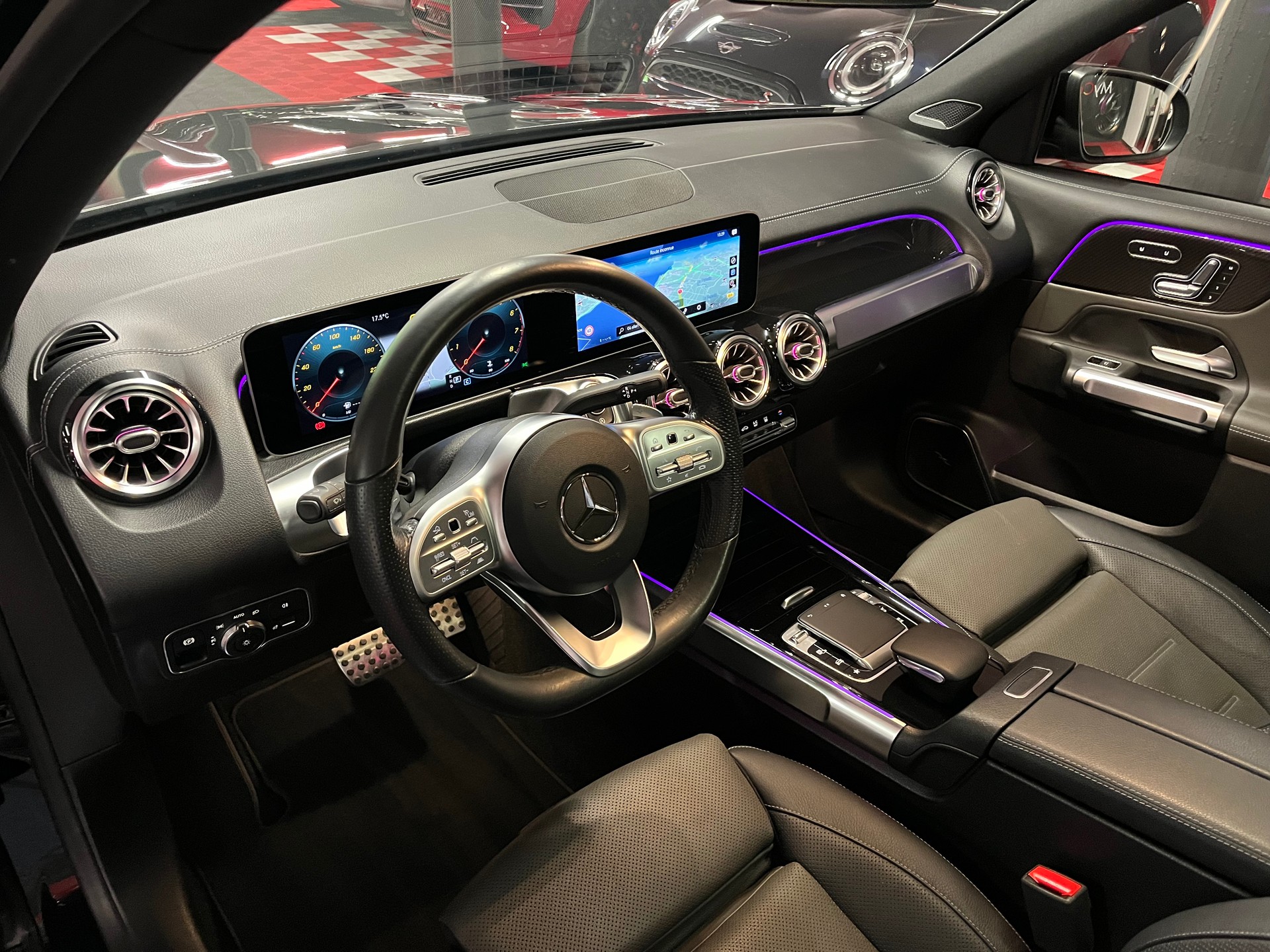 MERCEDES-BENZ GLB 250 4Matic AMG Line 8G-Tronic-image-11