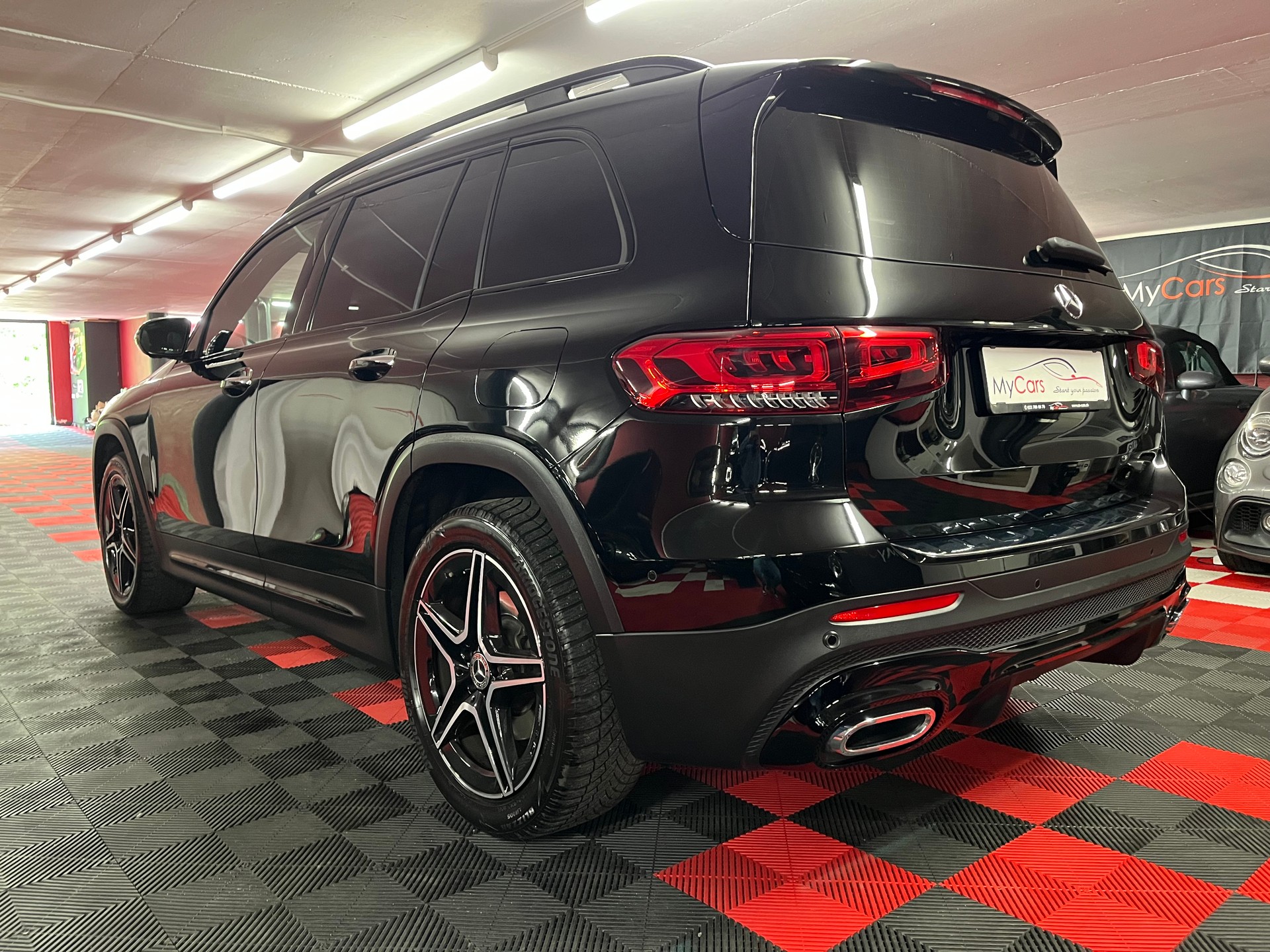 MERCEDES-BENZ GLB 250 4Matic AMG Line 8G-Tronic-image-8