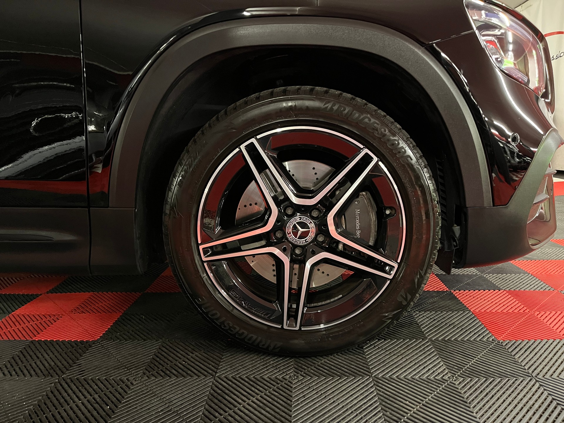 MERCEDES-BENZ GLB 250 4Matic AMG Line 8G-Tronic-image-3