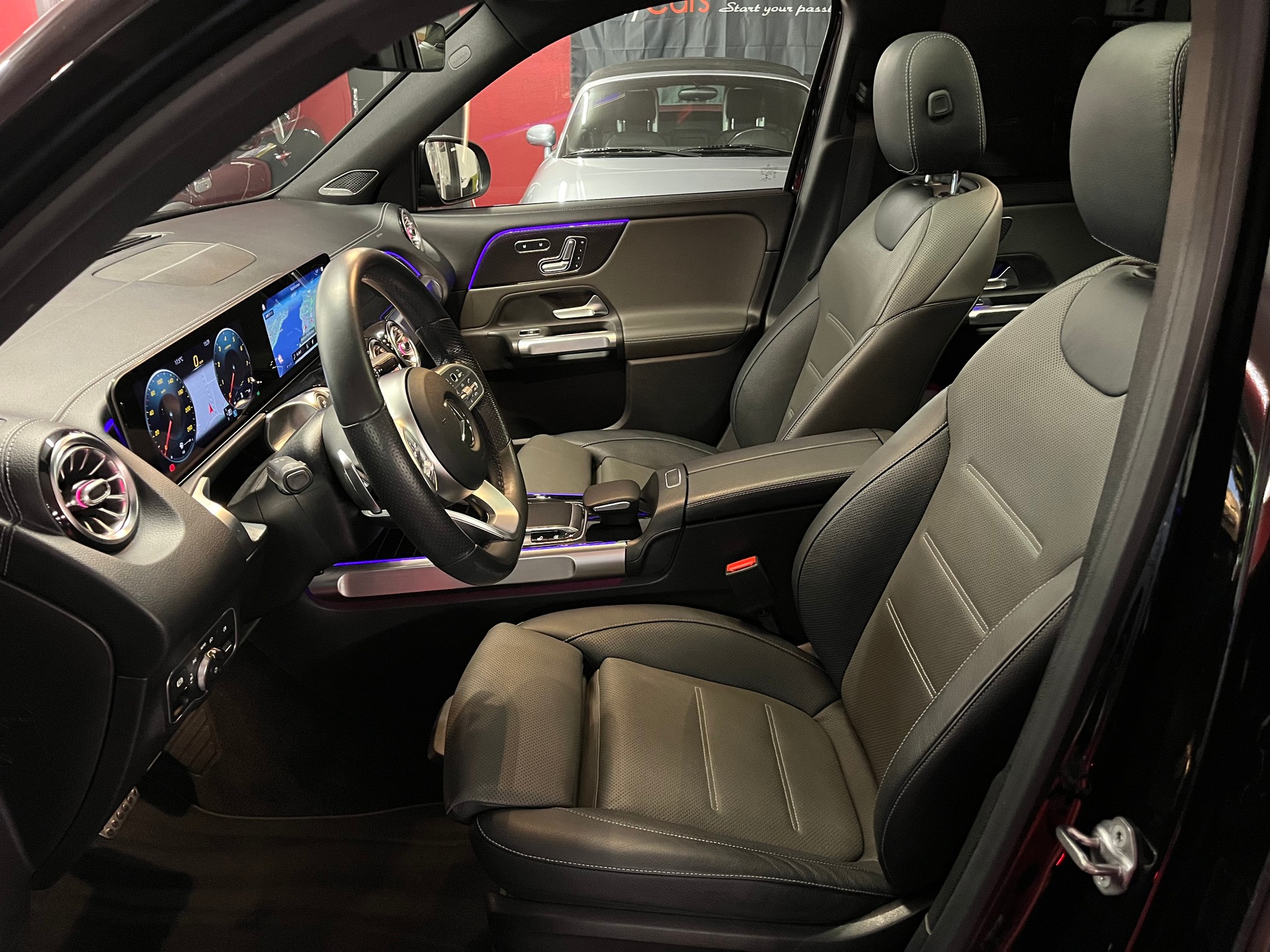 MERCEDES-BENZ GLB 250 4Matic AMG Line 8G-Tronic-image-12