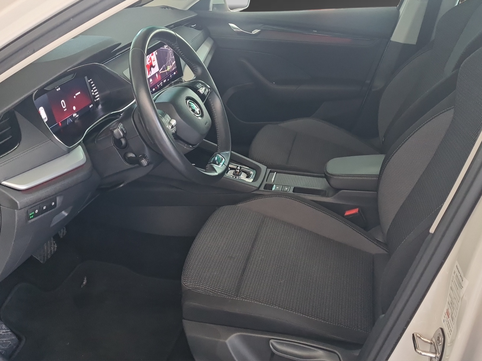 SKODA Octavia Combi 2.0 TDI DSG Ambition-image-5