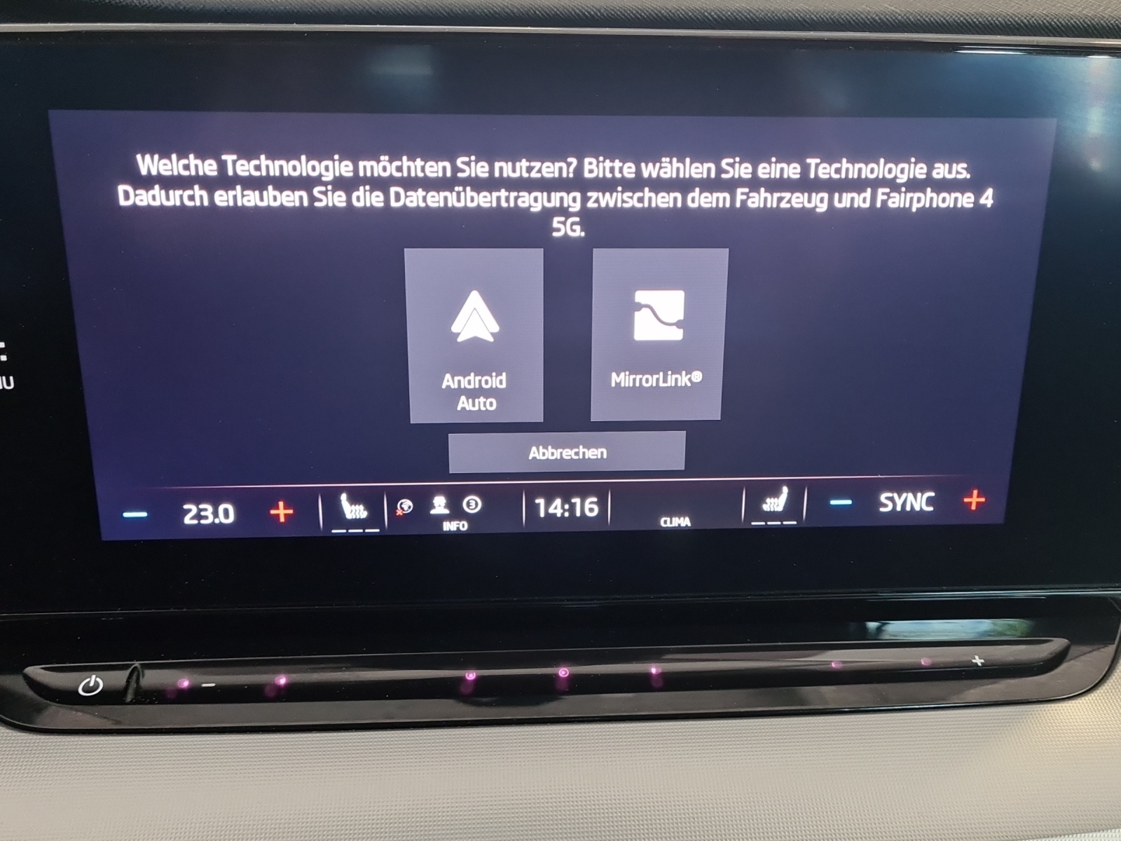 SKODA Octavia Combi 2.0 TDI DSG Ambition-image-12