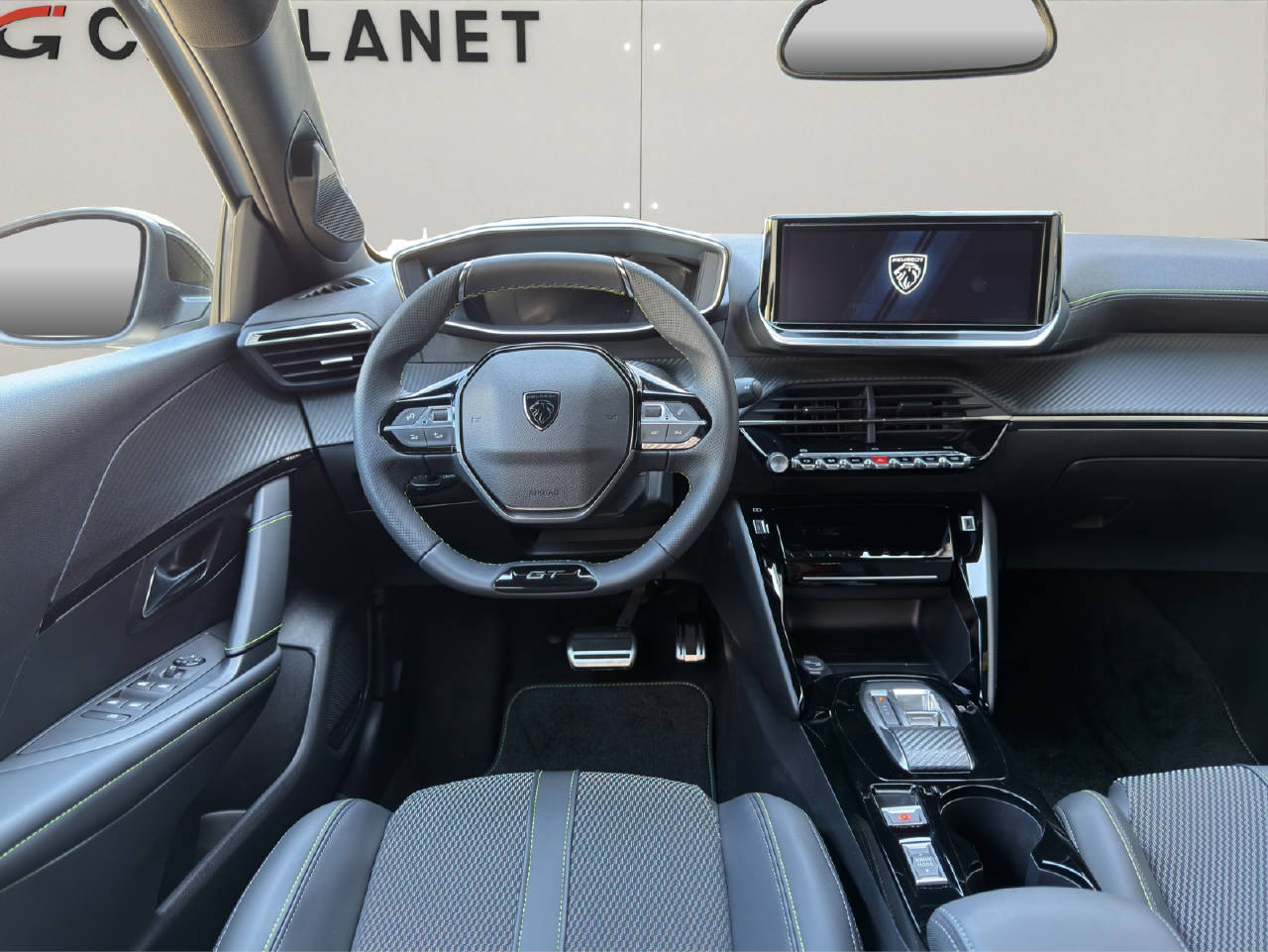 PEUGEOT 208 1.2 Hybrid 145 GT-image-4