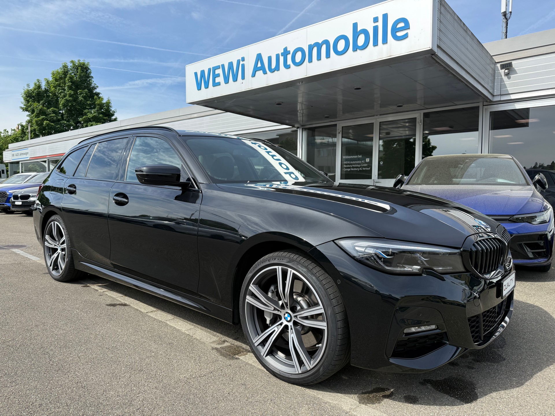 BMW 330e x DriveTouring M Sport Steptronic-image-0