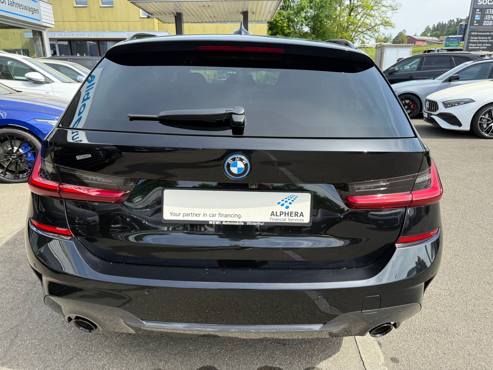 BMW 330e x DriveTouring M Sport Steptronic-image-6