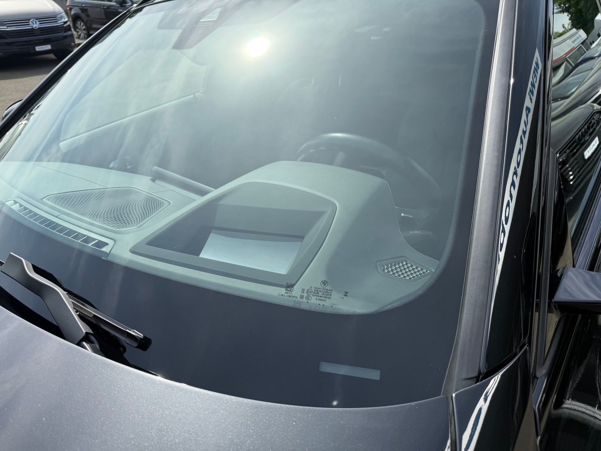 BMW 330e x DriveTouring M Sport Steptronic-image-3