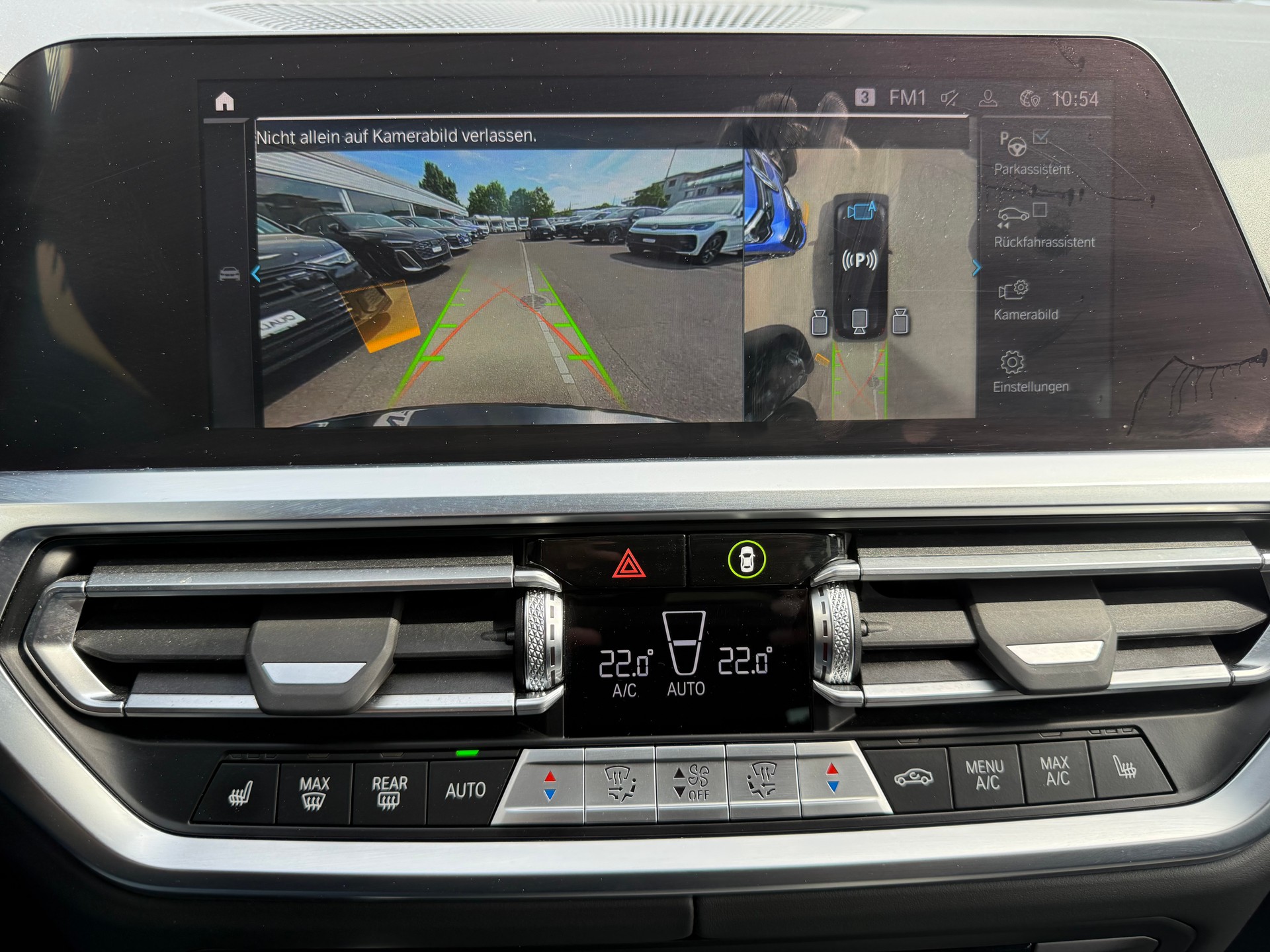 BMW 330e x DriveTouring M Sport Steptronic-image-18