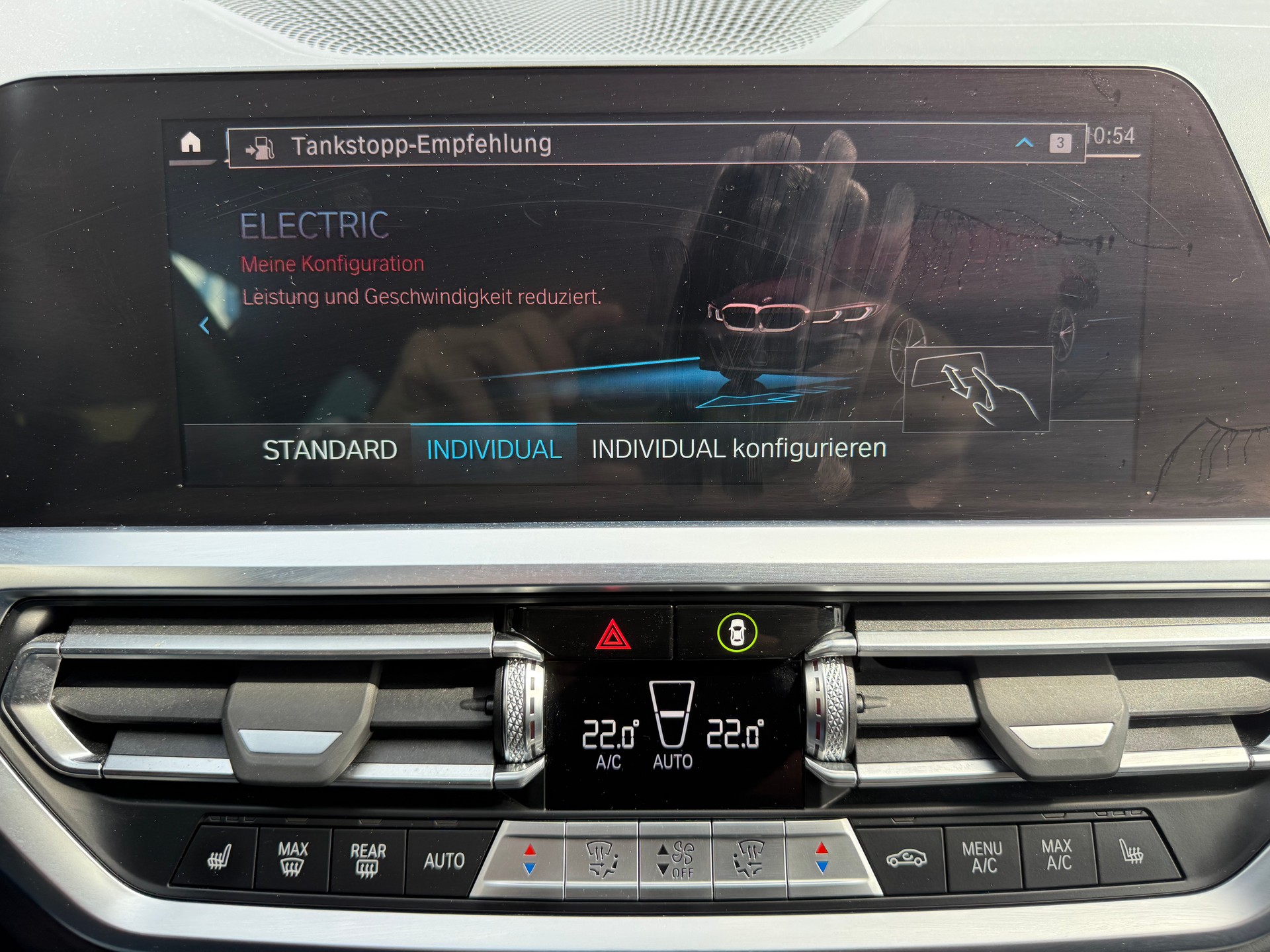 BMW 330e x DriveTouring M Sport Steptronic-image-17