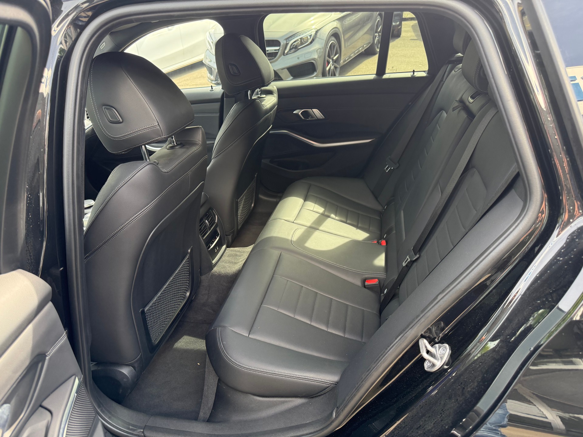 BMW 330e x DriveTouring M Sport Steptronic-image-14