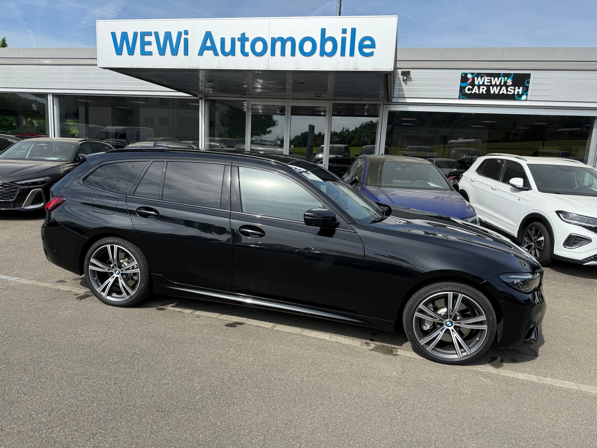 BMW 330e x DriveTouring M Sport Steptronic-image-8